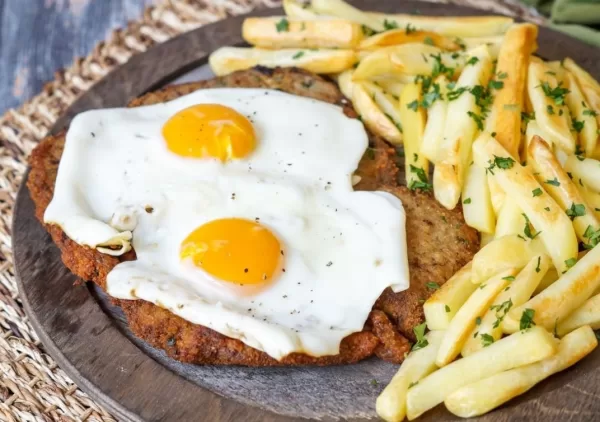 Milanesa o Suprema a Caballo Con Papas Fritas
